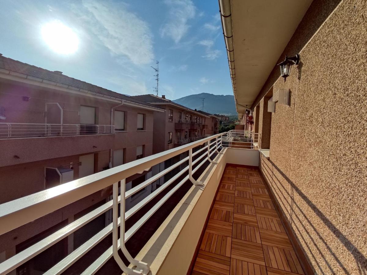 Acogedor Apartamento Junto A La Plaza Villasana de Mena Exterior foto